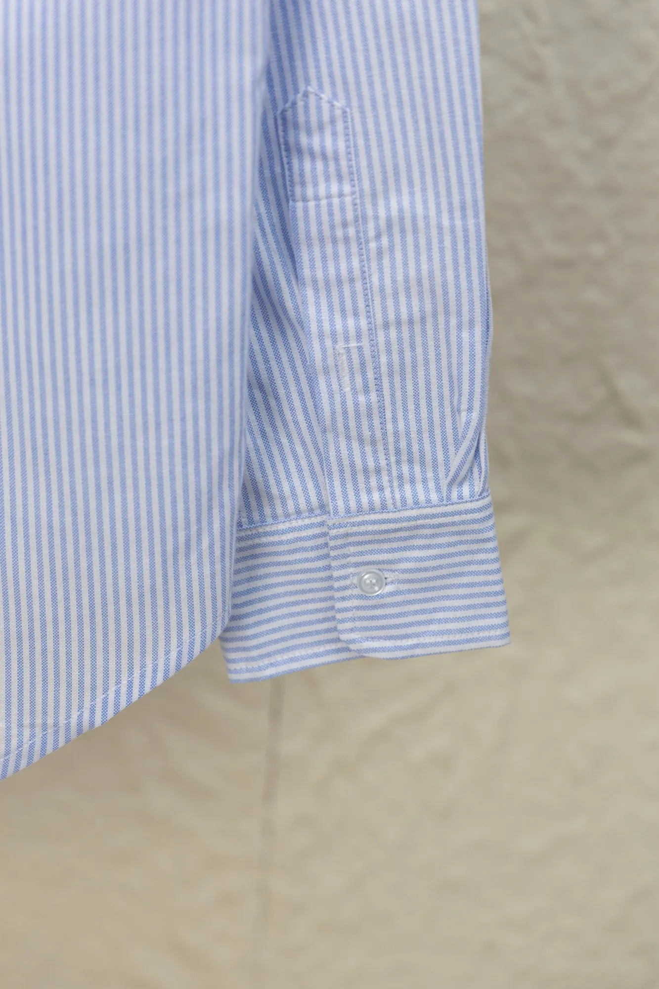 P230 Style number: JZ007 Rah Lauren striped small logo logo embroidered shirt, same style for men and women, complete with three labels, full set of packaging, official website details consistent, original pure cotton Oxford fabric material, ready-to-wear wash, skin-friendly and comfortable, classic and versatile, suitable for business and leisure, collar buttons, differentiated currency, all fabric accessories are original benchmarking, the details and craftsmanship are very good, color: gray blue, size: S M L XL